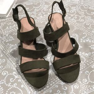 Strapped hunter green heels